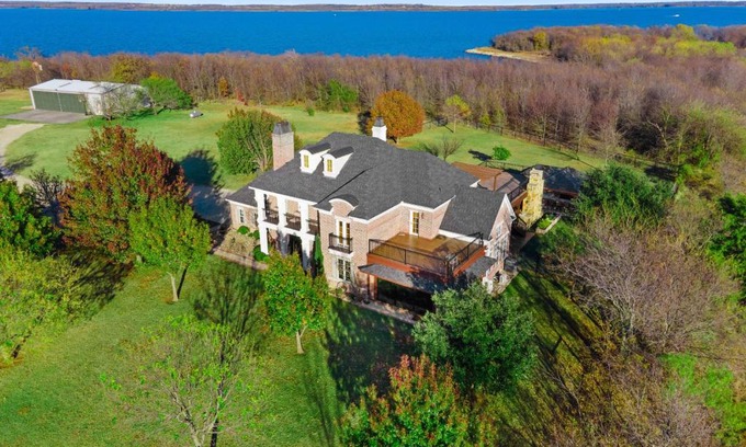 Sanger Villa | Luxury 5 Acre Private Estate on Lake Ray Roberts