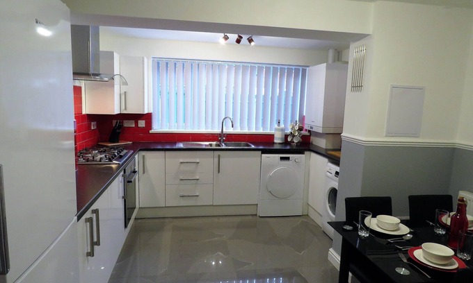 Little Hay House | Luxury 5 Bed/4 bath house nr Birmingham Airport/NEC/Resort World/Gentings