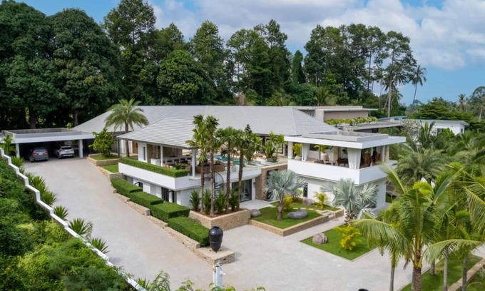 Mae Nam Villa | Luxury 5‑bed villa in Mae Nam with pool, spa, gym, cinema & garden near golf and beaches.
