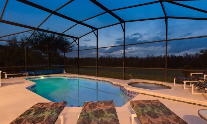 Legacy Park House | Luxury 5 Bed villa, Southwest pool (all day sun), 10 mins to Disney, sleeps 12