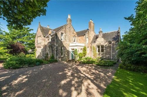 Prestonpans Villa | Luxury 5-bed Villa - Winfields House