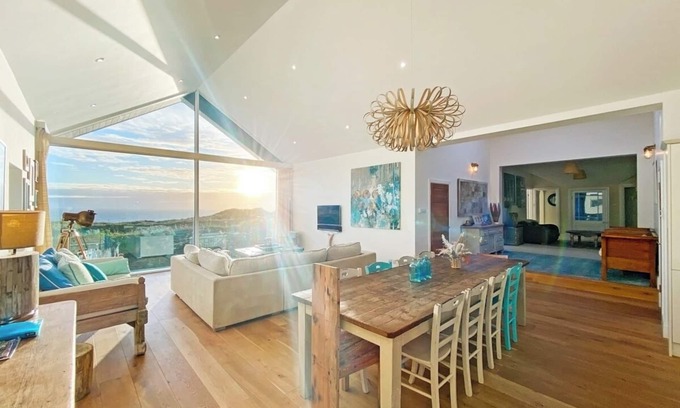 Widemouth Bay House | Luxury 5 bedroom beach house with amazing sea and countryside views