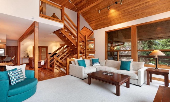 Blueberry Hill House | Luxury 5 Bedroom Blueberry Chalet