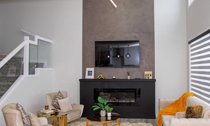West Edmonton House | Luxury 5 bedroom family house Sleeps 13 + high chair and baby crib