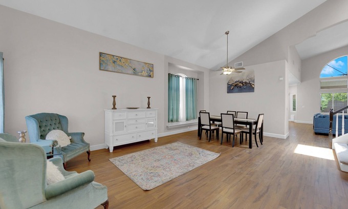 Spring Valley House | Luxury 5-bedroom house near to Strip