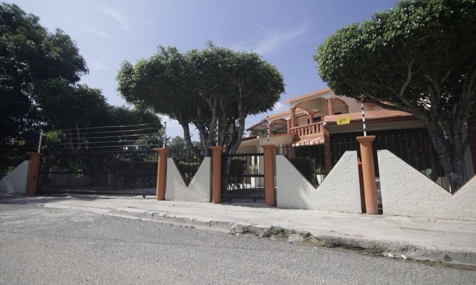 Punal House | Luxury 5 Bedroom House 10 Mins From Airport