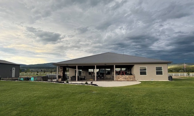 Mancos House | Luxury 5-bedroom house in phenomenal Mancos with WiFi, AC