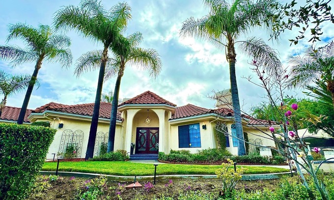 West Covina Villa | Luxury 5-bedroom villa in wonderful West Covina