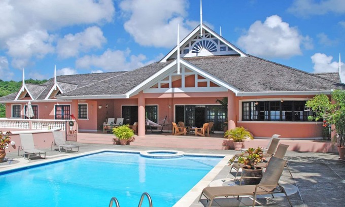 Bethel Villa | Luxury 5 Bedroom Villa, Large Pool and Heated Jacuzzi, Free Wireless Internet
