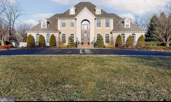 Vineland Villa | Luxury 5 Bedroom Villa w/Pool