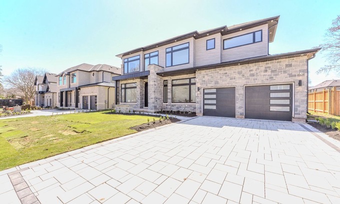 Burlington House | Luxury 5 BR, Gym, Sauna, Thtr, OD FP & Ktcn, Lake