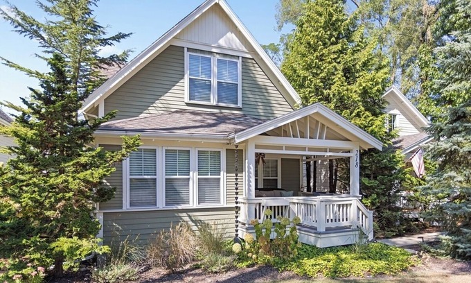 New Buffalo House | Luxury 5 Star Cottage with Pool; summer filling up fast - walk to beach/downtown