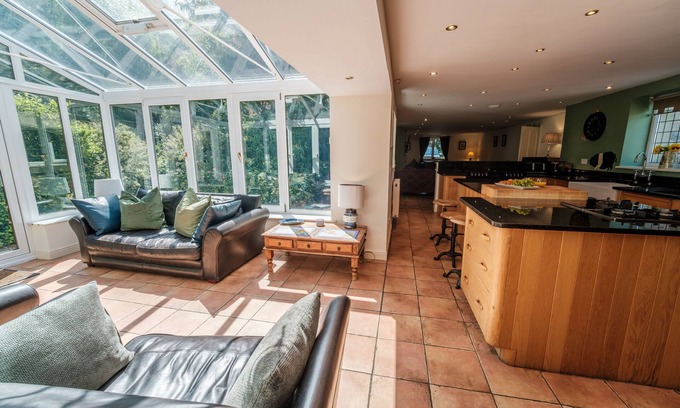 Knott End-on-Sea Cottage | Luxury 5 star cottage with 6 bedrooms and 3 bathrooms