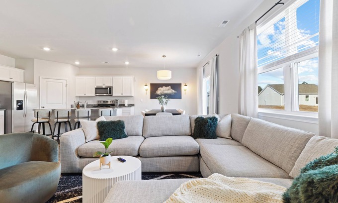 Wilmington House | Luxury 5BR/3BT+Game Room+ Office+ Near Beach