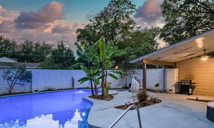 Dallas House | Luxury 5BR Home w/Pool, Cinema & Game Room