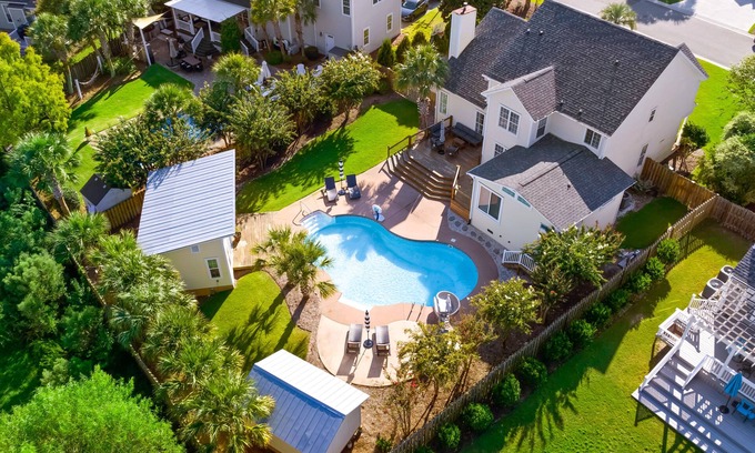 Wilmington House | Luxury 5BR Sleeps 14 Pool Hot Tub 2mi to Beach