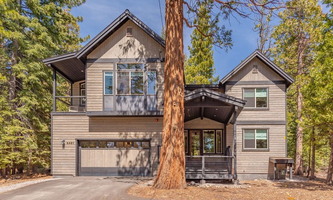 Tahoe Vista House | Luxury 5x4 Home - Hot Tub, Pool Table, Walk to Pickleball Ct, Backs to Forest