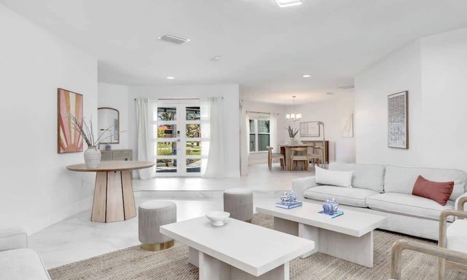Rainbow Farms House | Luxury 6,000 sqft Oasis- Pool, Sleeps 16