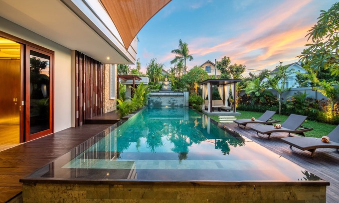 Taman Griya Villa | Luxury 6 bedroom villa private pool near Uluwatu Bingin surfing beach Jimbaran