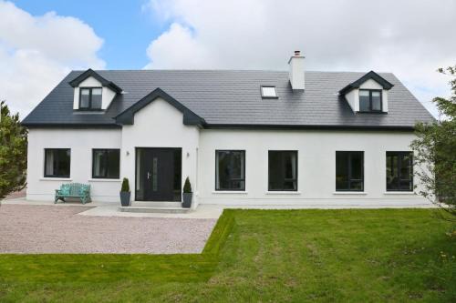 Spiddal Villa | Luxury 6 Bedroom Spiddal Villa, Jacuzzi, Balcony