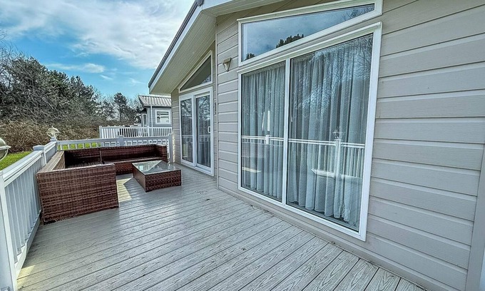 Hopton Cabin | Luxury 6 berth lodge with WiFi at Broadland Sands in Suffolk ref 20011CV