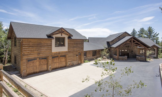 Buena Vista House | Luxury 6500 sq ft Mountain Lodge w/stunning views, gourmet kitchen and theater