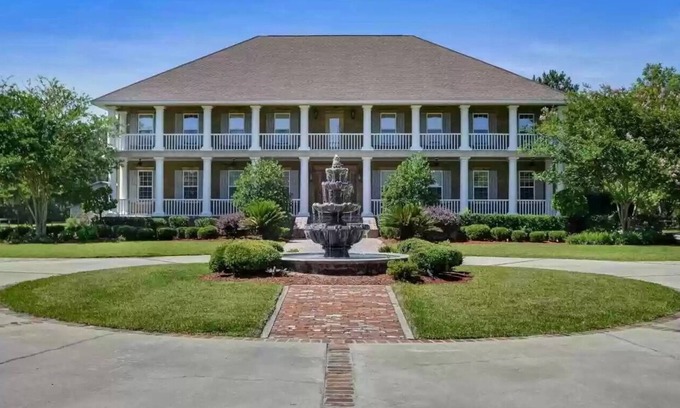 Waverly Resort | Luxury 7 bedroom mansion with horses, pool, hot tub, pond, swings and fire pit!