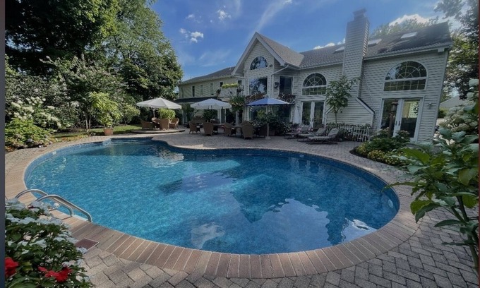 Malverne House | Luxury 7100 Sqft Home close to Manhattan, Renowned Hamptons and Beaches