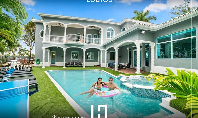 Tamiami House | Luxury 7BR, Pool, Games, Beach, 12min to Airport