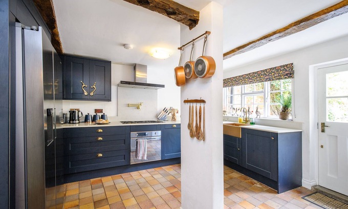 Saffron Walden Cabin | Luxury 8 Bed Manor House Hot Tub Cinema Room Skytv