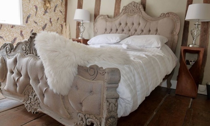 Saffron Walden Cabin | Luxury 8 Bed Manor House Hot Tub Cinema Room SkyTV