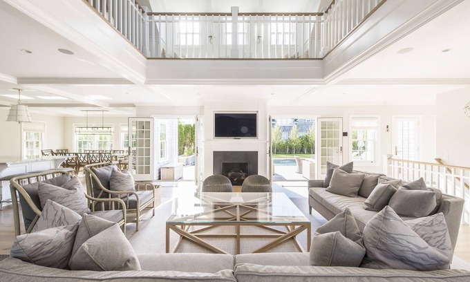 Nantucket Town House | Luxury 8 BR, 8.5 B, Walk to Beach & Town, Pool!