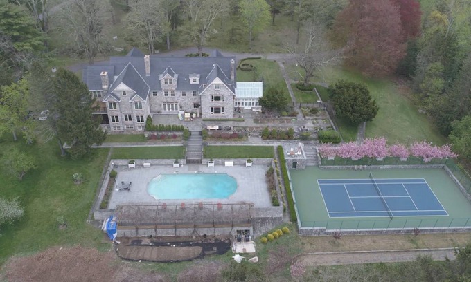 Mount Kisco House | Luxury 8 BR Estate with Pool and Tennis court