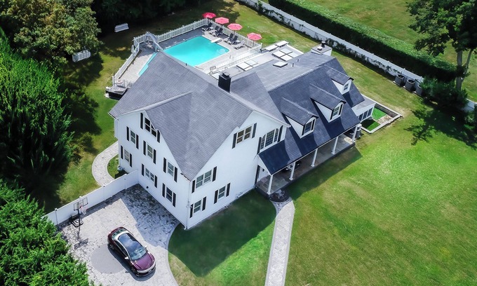 East Patchogue Villa | Luxury 8BR Villa w/Heated Pool, Hot Tubs, Home Theater – Sleeps 16
