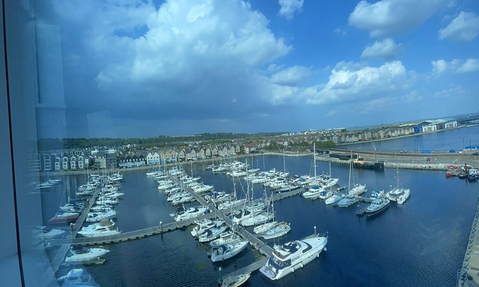 Chatham Apartment | Luxury 8th Floor Apartment Overlooking Marina and River