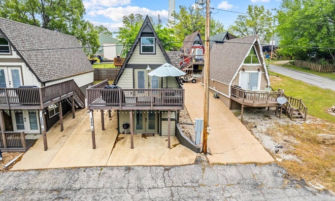 Lampe Cabin | Luxury A Frame at Table Rock Lake! Sleeps 8!