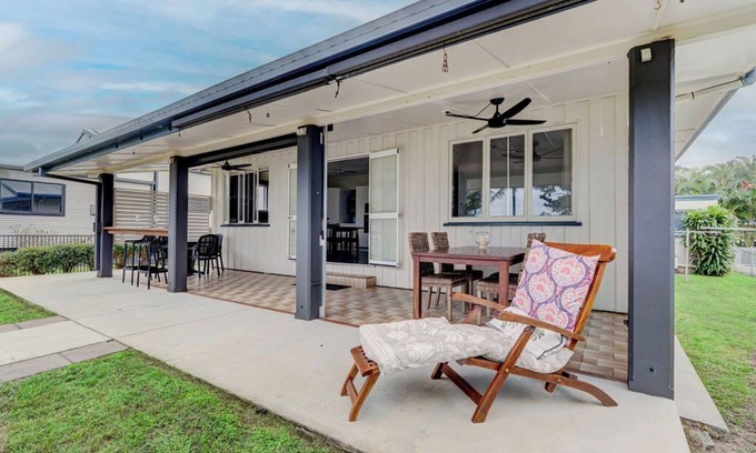 Kurrimine Beach House | Luxury Absolute Beachfront and Pet friendly!