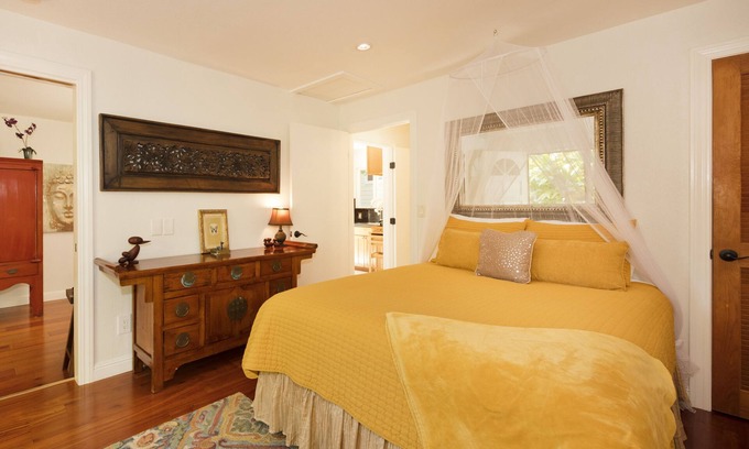 Kaimu Cottage | Luxury, AC, Adjacent to Acres of State Oceanfront Land