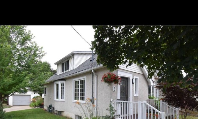 St. Catharines Apartment | Luxury accommodation at an affordable price !!!