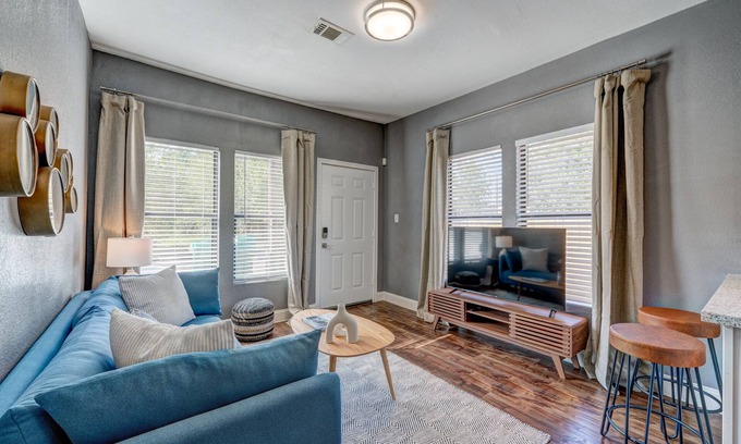 Northside House | Luxury Accommodations in Central HTX at an Affordable Price