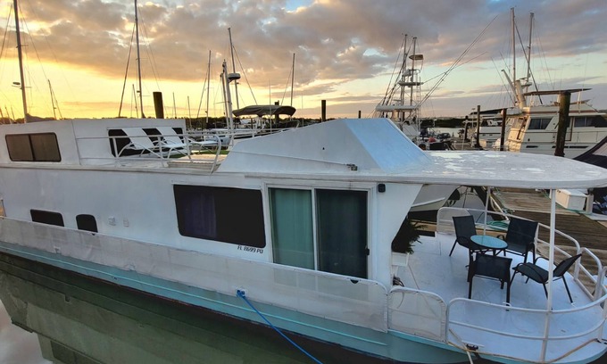 St. Augustine Boat Rental | Luxury Afloat~Waterfront Retreat w/Rooftop Lounge~Walking Distance to Town