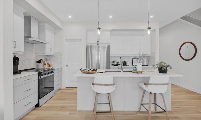West Edmonton House | Luxury | Air Conditioning | 5 Star Stay | Garage Parking | Sleeps 7
