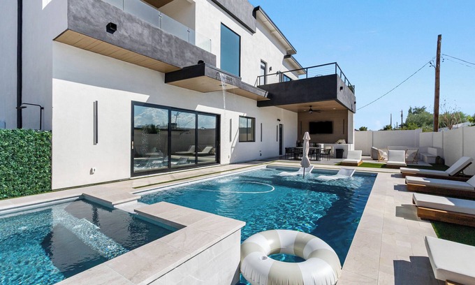 Parkcrest House | ✨ Luxury Amenities | Pool, Theater & Mountain Views ✨