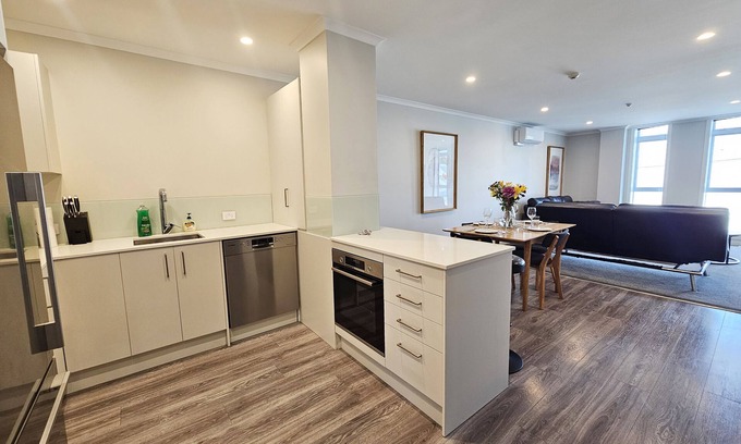 Newtown Apartment | Luxury and Bliss - Newtown Central, City Fringe!