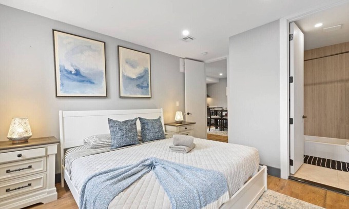 The Heights Apartment | Luxury and Chic 2BR/2BA Apt |Mins to NYC & Hoboken