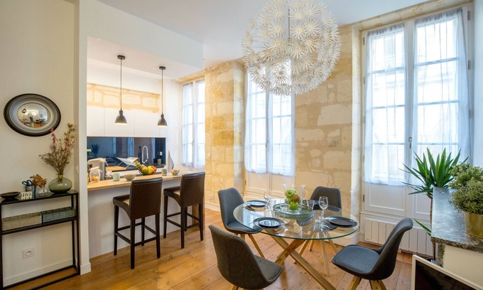 Hotel de Ville - Quinconces Apartment | Luxury and comfort in the historic center of Bordeaux