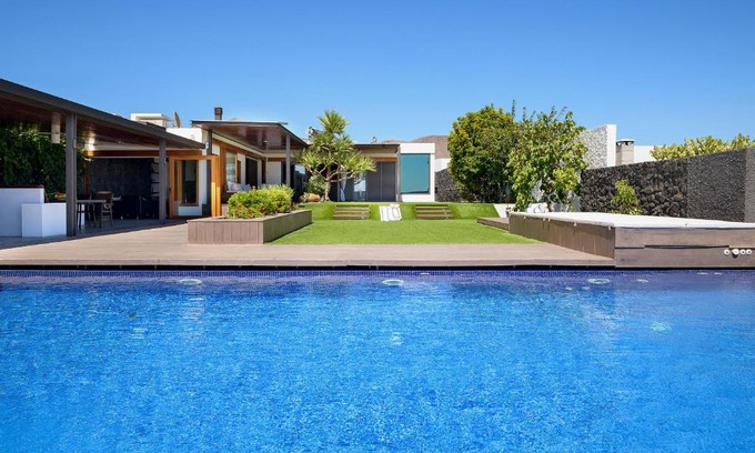 Playa Blanca Villa | Luxury and Harmony House