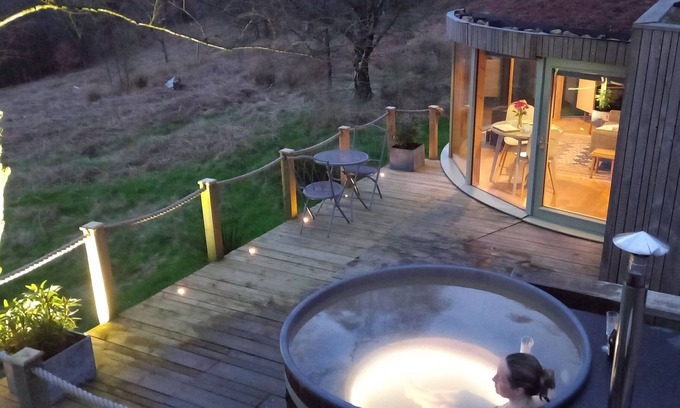 Glasgow Ski Chalet | Luxury and Peaceful 1-bed Roundhouse with Hot Tub