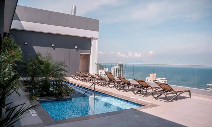 El Rodadero Apartment | Luxury and Relax! Apartment with PRIVATE JACUZZI and BBQ in front of the beach.