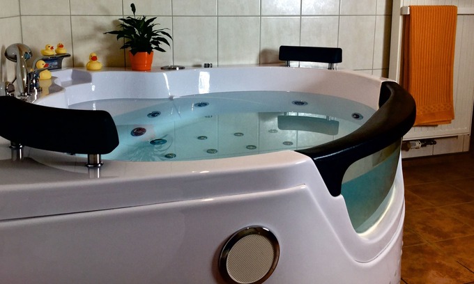 Rhoden Condo | Luxury apartment with its own whirlpool & fireplace / use of the wellness area incl.